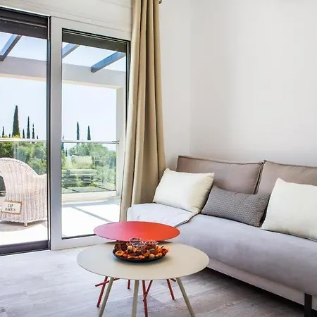 Sleeps 3 Pool Air Con Wifi Вилла
