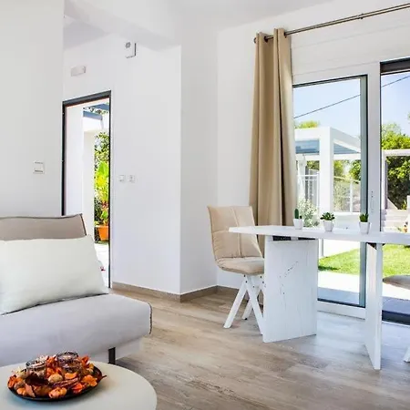 Sleeps 3 Pool Air Con Wifi Вилла Мусата