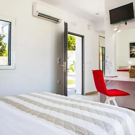 Sleeps 3 Pool Air Con Wifi Мусата